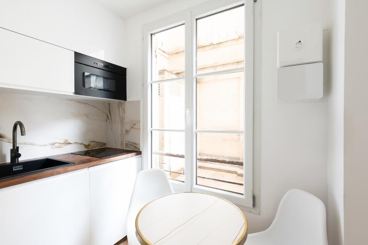 Paris Eiffel Apartment Exterior photo